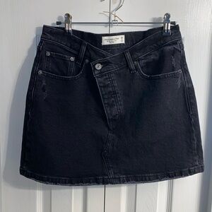 Abercrombie and Fitch, 90s Micro Mini High-rise Asymmetric Waist Skirt